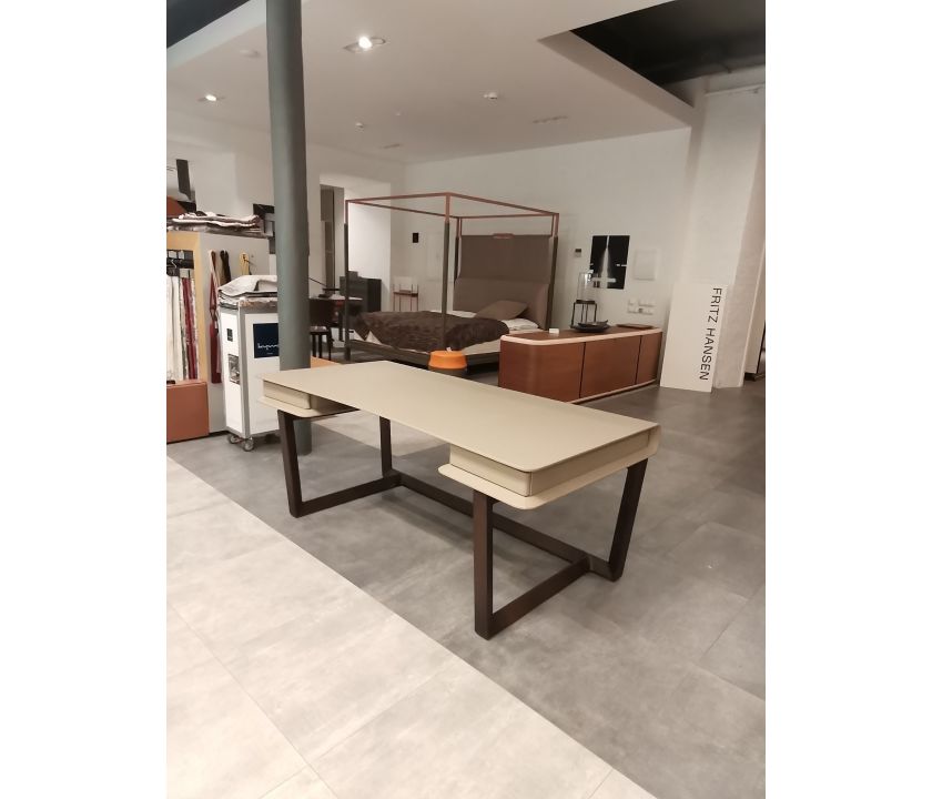 Poltrona Frau Стол рабочий Peek-a-Book